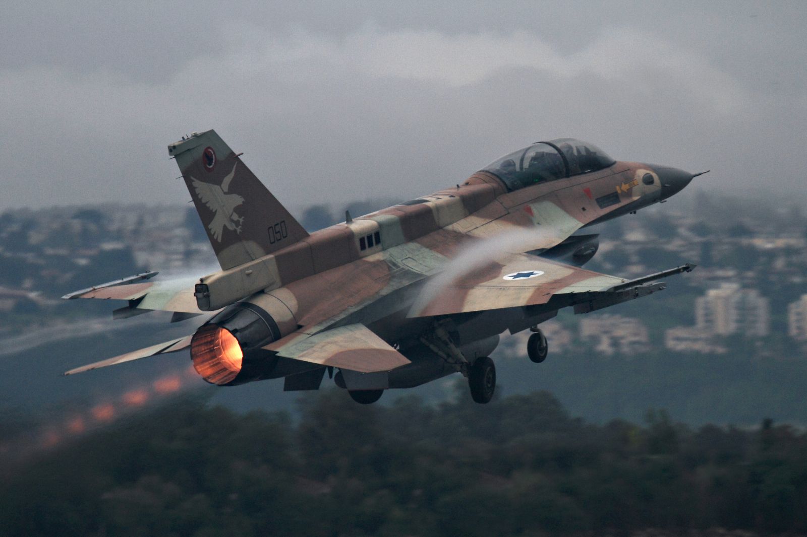 السلاح الجوي الإسرائيلي يقوم بمناورة جوية تخترق النظام الجوي لإيران