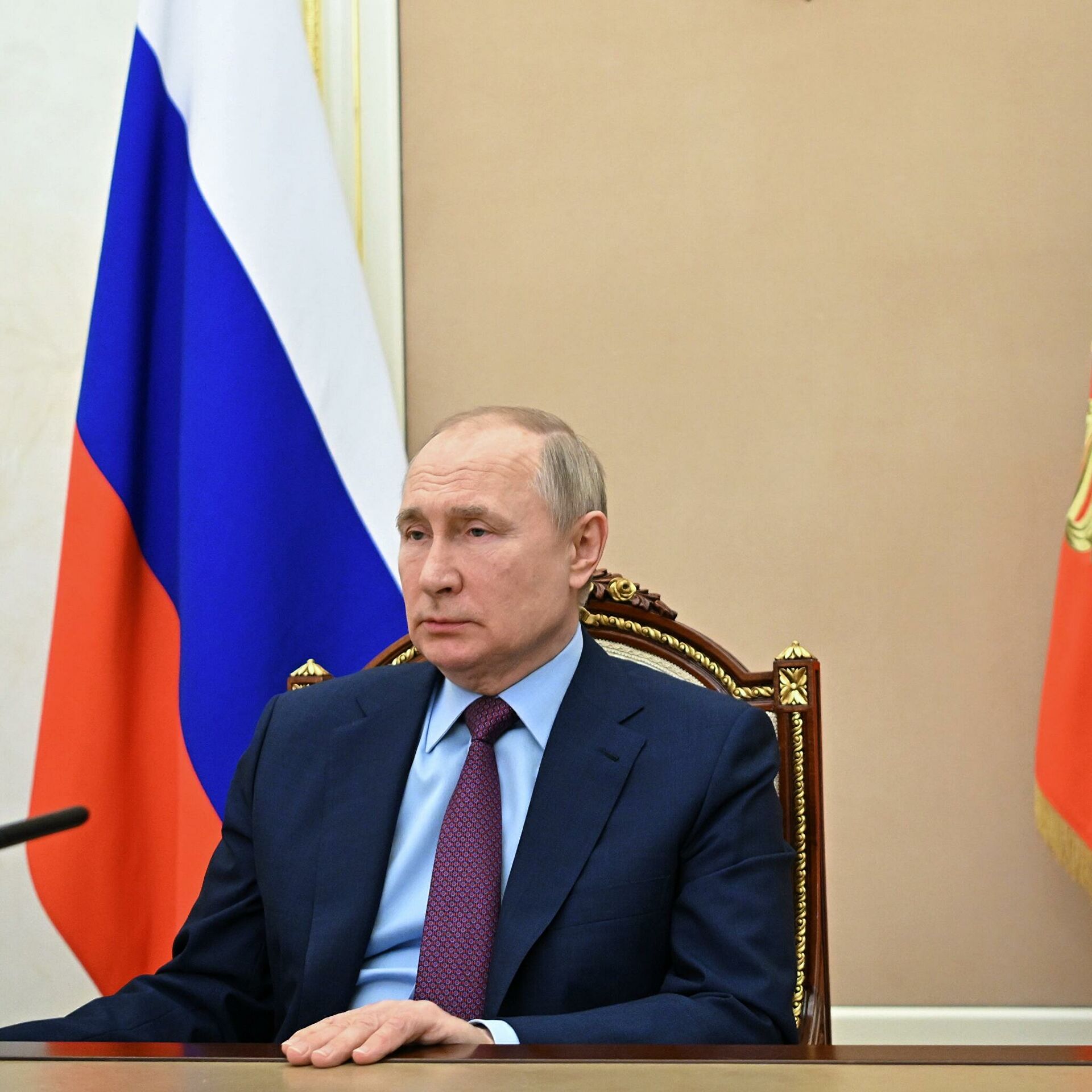 الرئيس الروسي يؤكد أن أي قرار يتم اتخاذه بخصوص الحظر الجوي يعتبر حرب